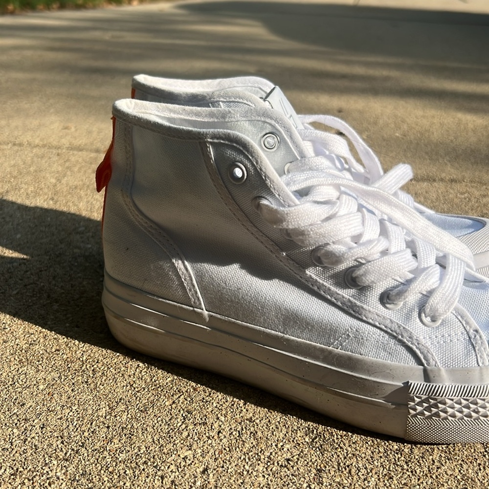 white platforms - Picture 2 of 5